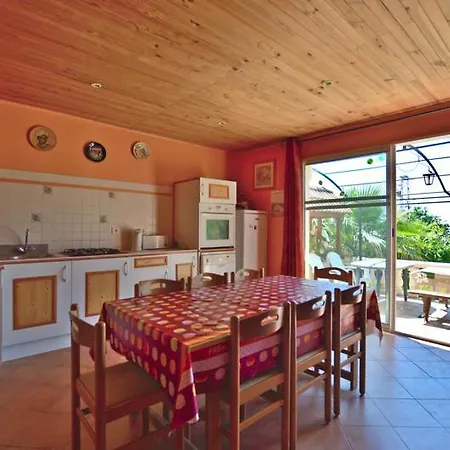 Maison 9 Couchages Avec Piscine Et Jardin Au Calme Ferienhaus