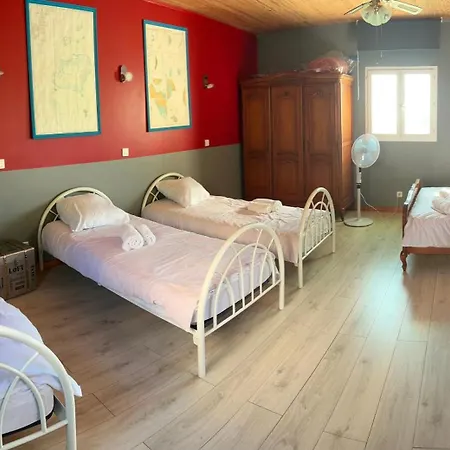 Maison 9 Couchages Avec Piscine Et Jardin Au Calme Ferienhaus *