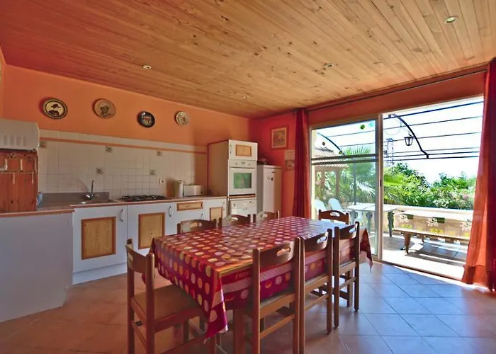 Maison 9 Couchages Avec Piscine Et Jardin Au Calme Ferienhaus