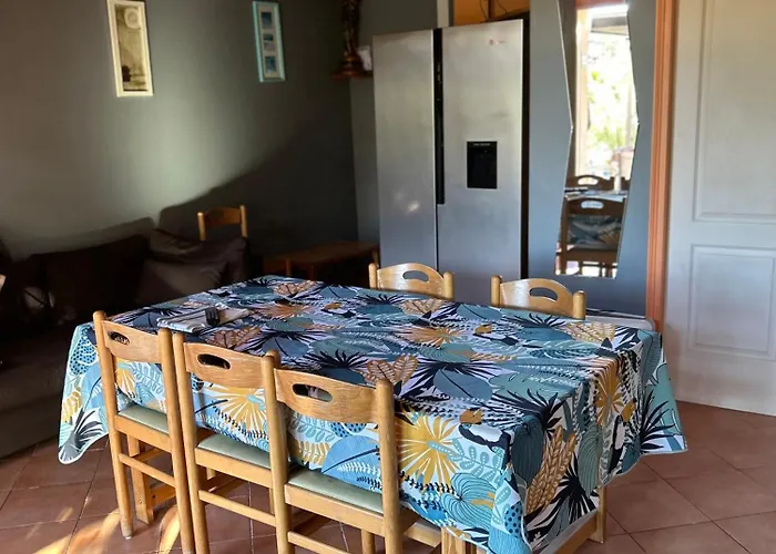 Holiday home Maison 9 Couchages Avec Piscine Et Jardin Au Calme *